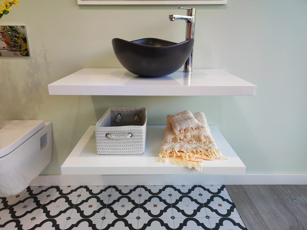 Decorar un baño pequeño